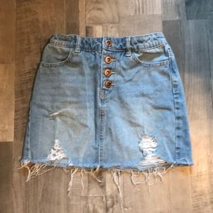 Forever 21 girls ripped denim skirt.